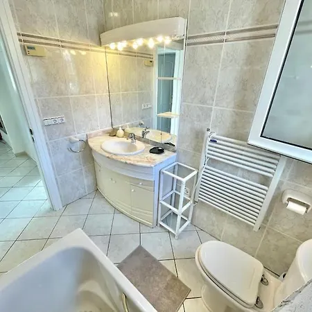 Sunny With Private Pool Villa *