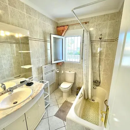 Sunny With Private Pool Villa *